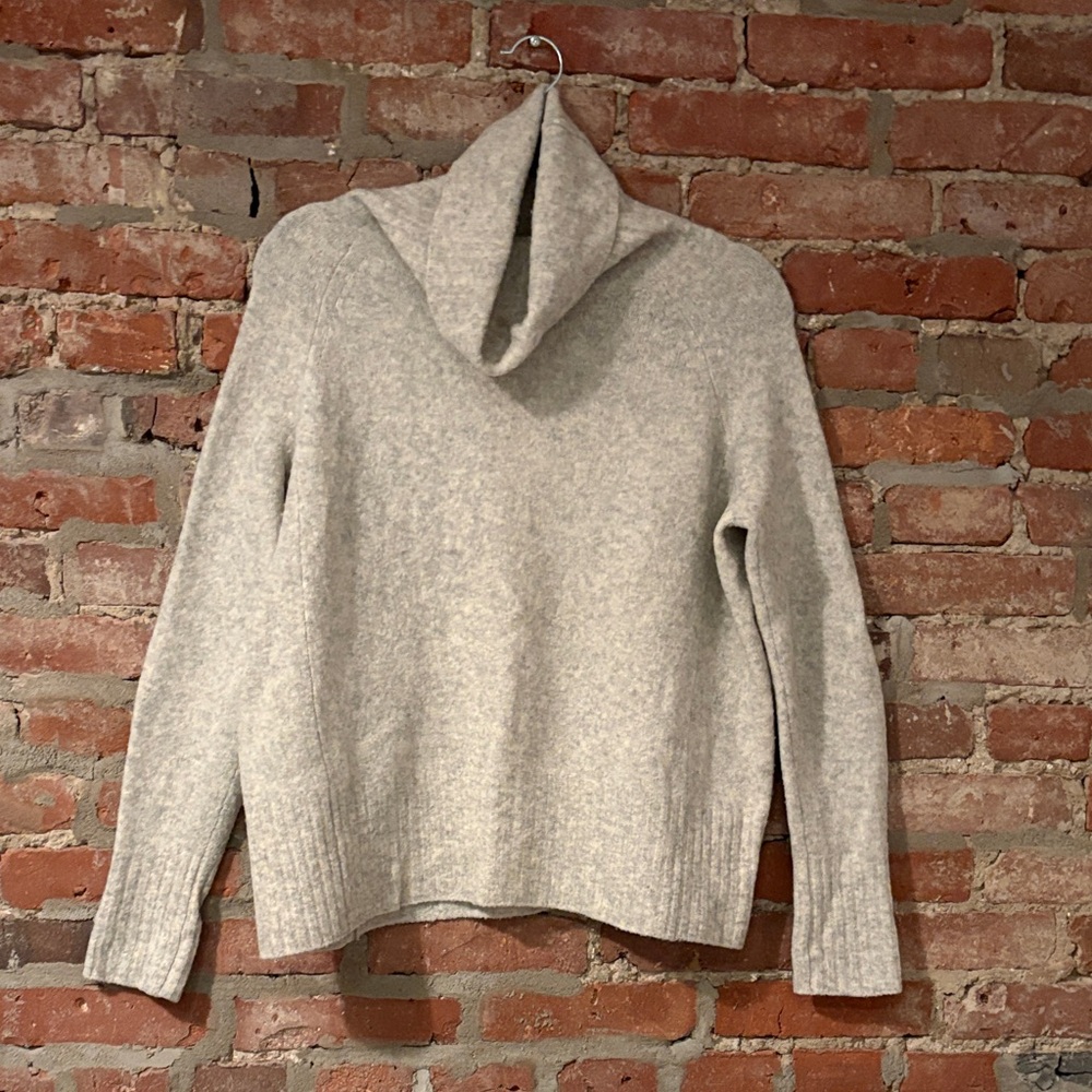ARITZIA Cozy Cream Women's Sweater